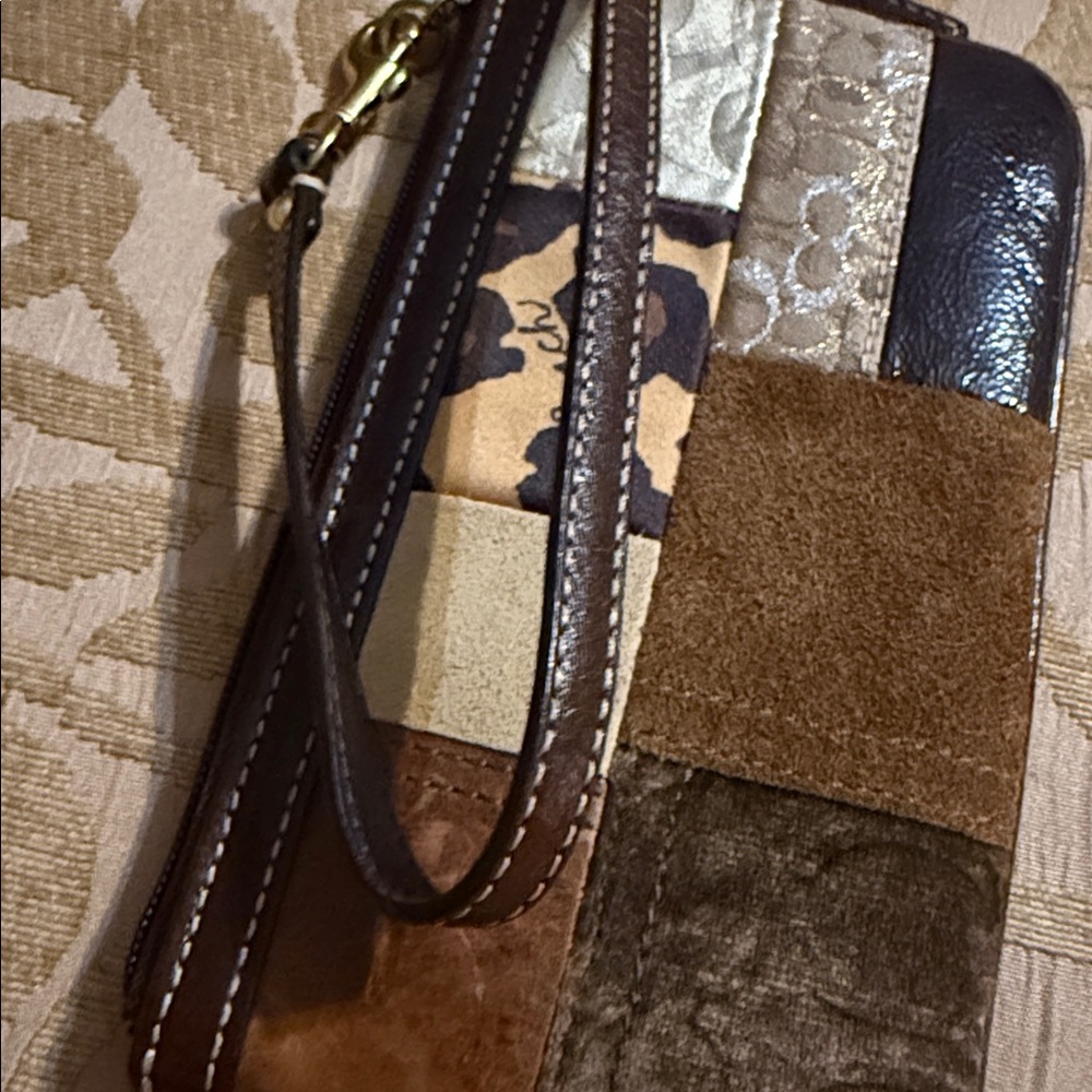 Coach Vintage Signature Patchwork wristlet preowned - Picture 6 of 16